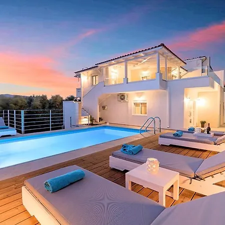 Etoile Heated Pool Willa *